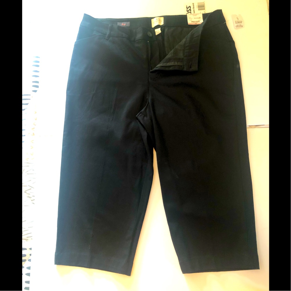 ST John’s Bay black capris